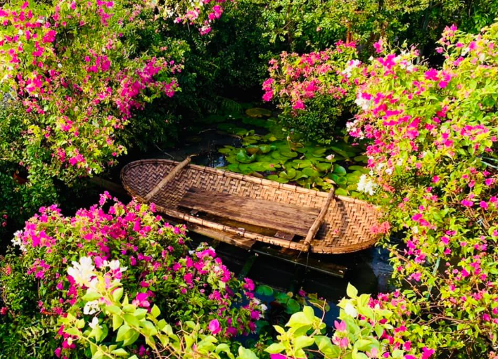 Một góc rất thơ ở Vườn Hoa Phương Linh